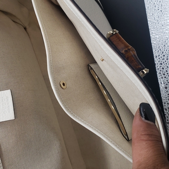 GUCCI BAG SIZE 12X8 COLOR WHITE LEATHER with gold hardware AND LEATHER STRAPS - Picture 8 of 16